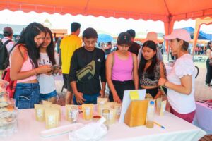 8FERIA-DE-EMPRENDIMIENTOS-IKIAM-10-AÑOS-8-de-56.jpg
