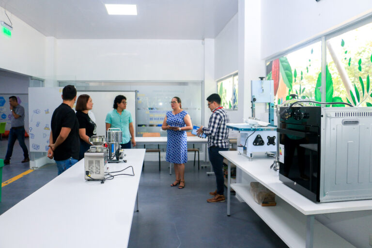 INAUGURACIÓN DEL FABLAB (46 de 48)