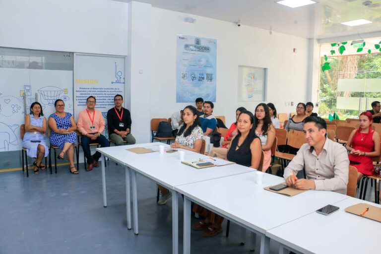 Ikiam-Emprende---Construyendo-Tu-Camino-Empresarial-(10-de-24)